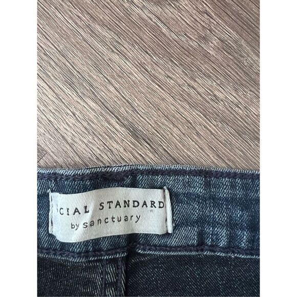 Social Standard By Sanctuary 5 Pocket High Rise Crop Straight Jean size 10 - Picture 4 of 6